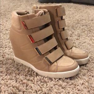 Wedge a sneakers